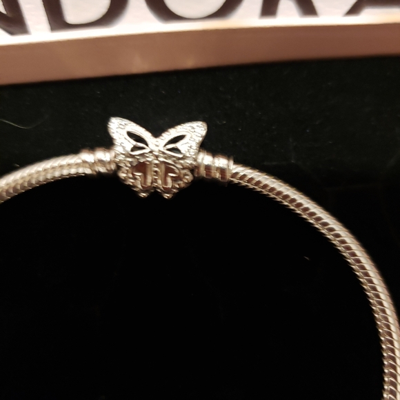 Pandora Moments Butterfly Clasp Snake Chain Bracelet - Picture 4 of 4